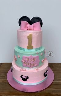 drie lagen Minnie mouse cake